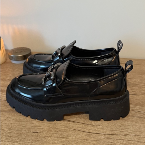 Madden Girl Harlow Platform Black Patent Loafers w/Front Buckles. NWOT - Picture 2 of 8